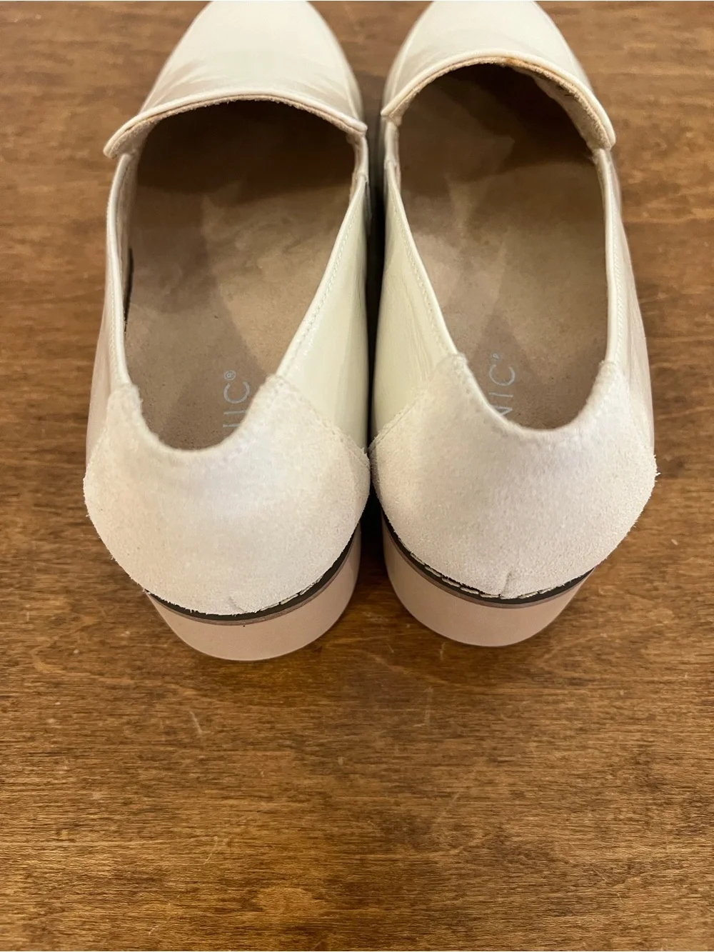 Vionic Kensley Loafer cream with suede heel and lug bottom size 8